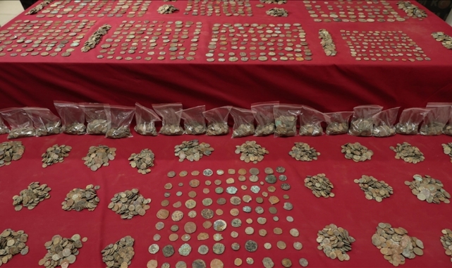 8 bin 194 sikke ele geçirildi