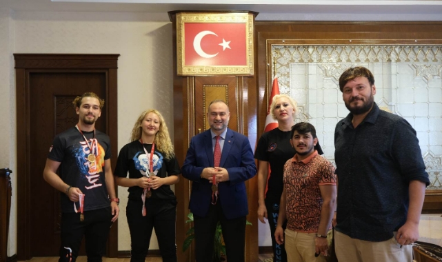 Başarılı Milli Sporcular Müftü Taşcı’yı Ziyaret Etti