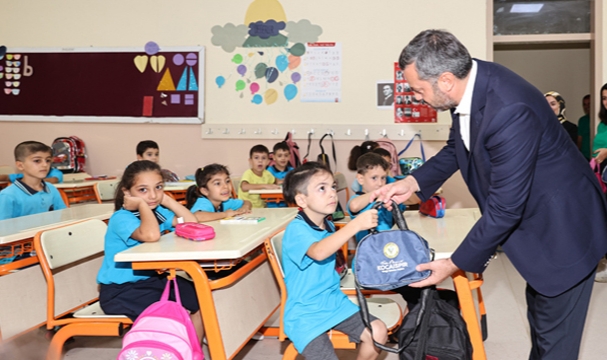 Başkan Kocaispir Öğrencilere Beslenme Çantası Dağıttı