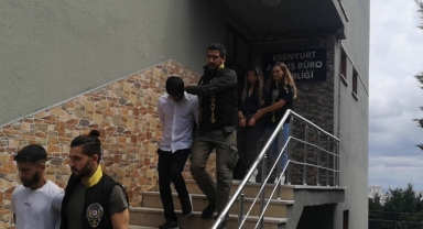 Bıçakladığı arkadaşını ölüme terk etti!