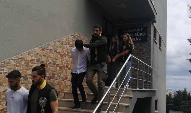 Bıçakladığı arkadaşını ölüme terk etti!