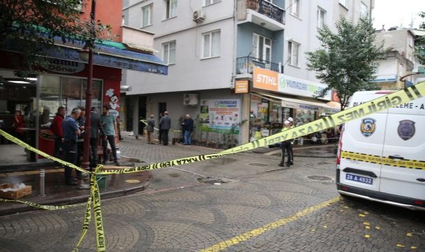 Boşanma aşamasındaki karısını ve 2 akrabasını öldürdü