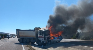Çaldığı otomobilin içinde yanarak can verdi!