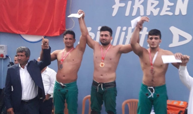 Ceyhanlı güreşçiler başarıya doymuyor