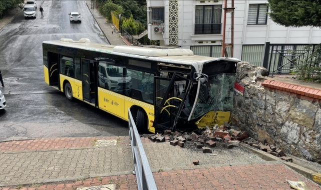 İETT otobüsü duvara çarptı: 2 yaralı