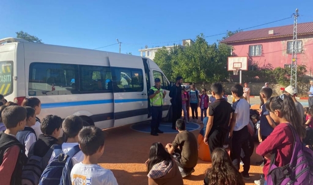 Jandarma, okul çevresinde denetim yaptı