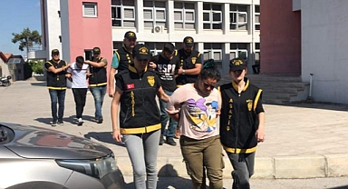 Otostop yaptılar aracı ve parasını gasp ettiler