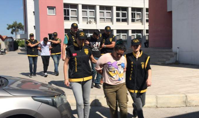 Otostop yaptılar aracı ve parasını gasp ettiler