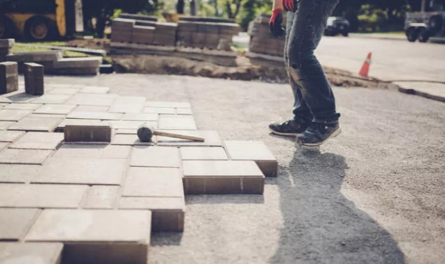 Parke taşı ile yol kaplama işi yaptırılacak