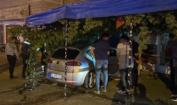 Polisten kaçan araç minibüse çarptı: 3 yaralı