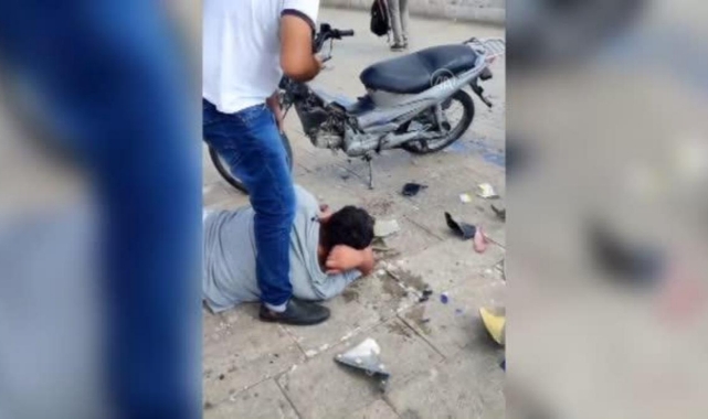 Tarihi Taş Köprü'de motosiklet kazası: 2 yaralı