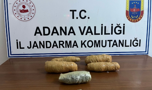 Uyuşturucuyu yastığın içine gizlemiş!