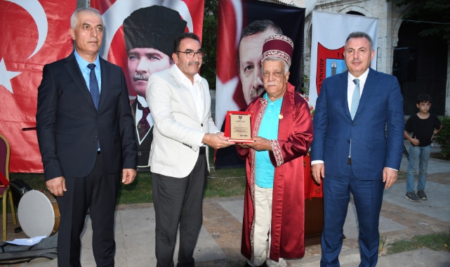 Vali Elban, ilin Ahisine kaftanını giydirdi