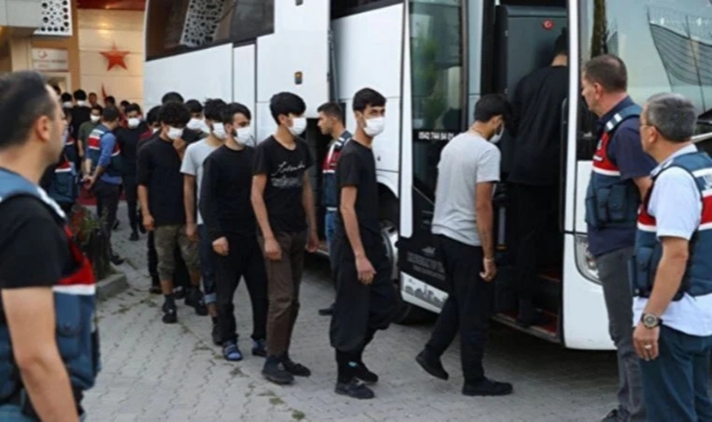 Yasa dışı geçiş hazırlığındaki 794 düzensiz göçmen yakalandı