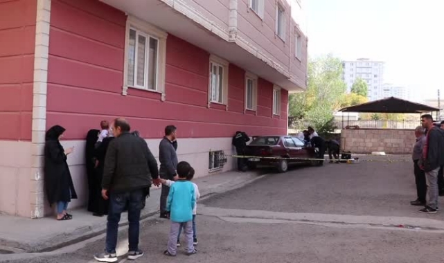 4 Yaşındaki Çocuk, Otomobilin Altında Kaldı