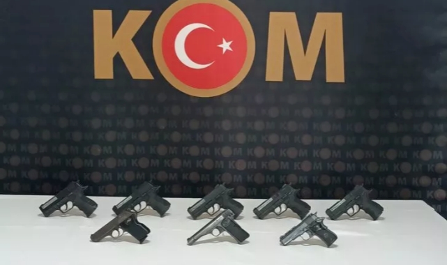 8 ruhsatsız tabanca ele geçirildi