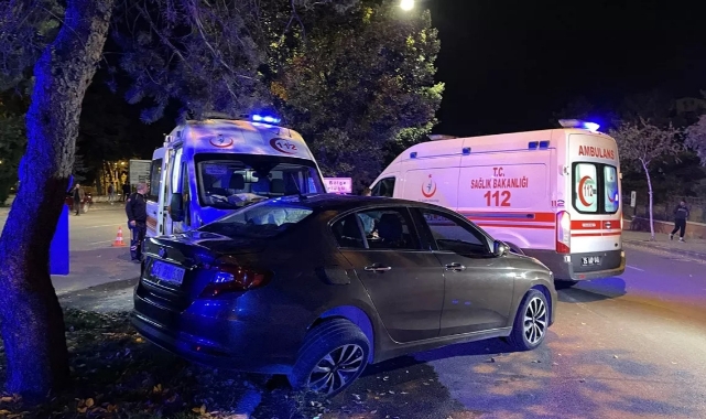 Ambulans ile otomobil çarpıştı: 2 yaralı
