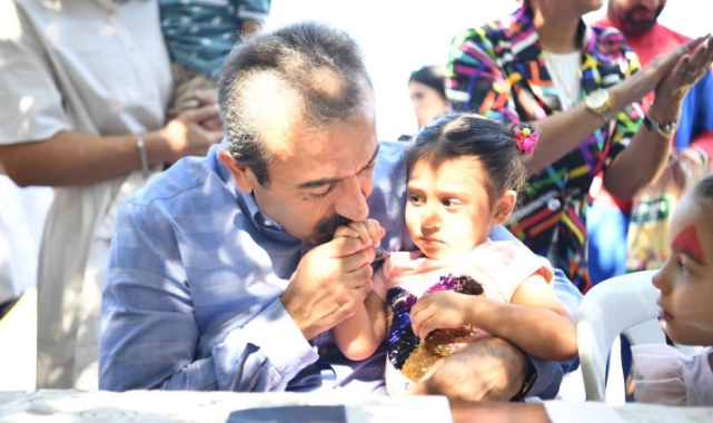 Başkan Çetin’in çocuk sevgisi