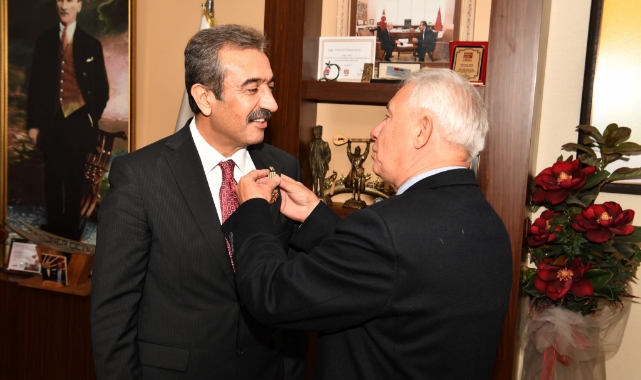 Başkan Soner Çetin'e Adaletin Kılıcı Madalyası