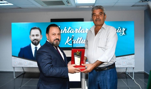 Başkan Uludağ'dan Muhtarlara Onur Plaketi