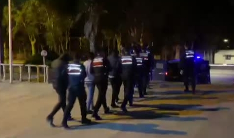 Göçmen kaçakçısı 8 şüpheli tutuklandı