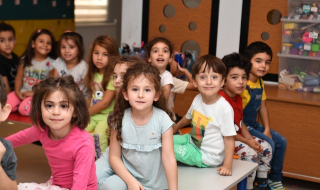 Gülen Yüzler İngilizce Öğreniyor
