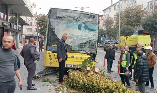 İETT otobüs şoförü, trafik ışıklarında beklerken fenalık geçirdi