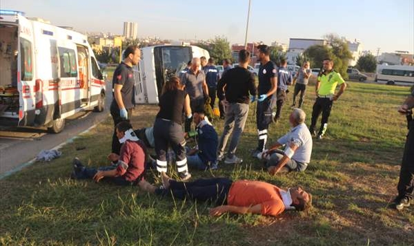 İşçi Servisi Devrildi: 15 Yaralı