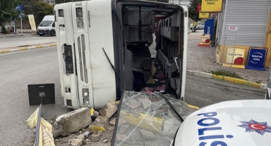 İşçi servisi devrildi: 6 yaralı