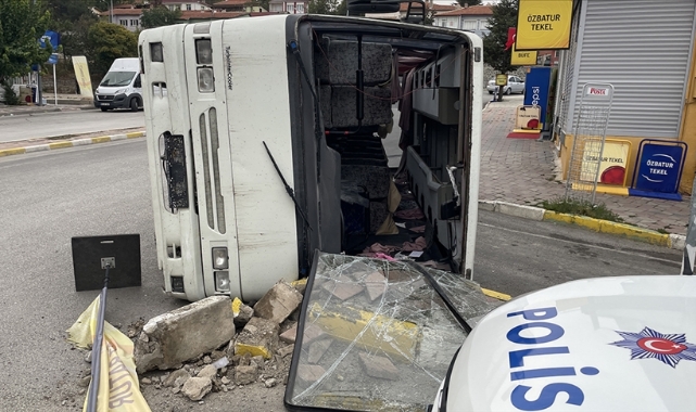 İşçi servisi devrildi: 6 yaralı
