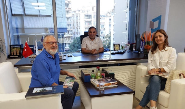 İtalyan Sanatçı Menossi, BİK'i Ziyaret Etti