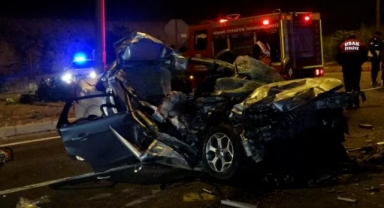 Korkunç kaza: 2 ölü, 1'i ağır 2 yaralı