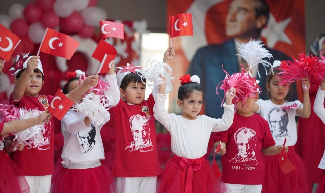 Miniklerden muhteşem 29 Ekim Cumhuriyet Bayramı kutlaması