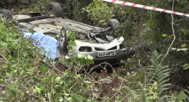 Otomobil dere yatağına devrildi, sürücü öldü