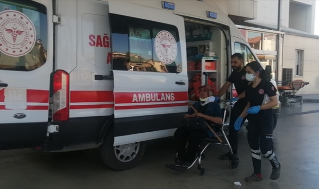 Otomobil ile Belediye Otobüsü Çarpıştı: 3 yaralı