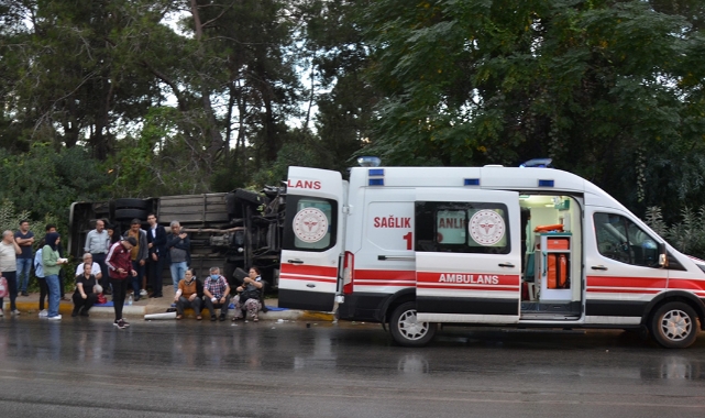 Servis midibüsü devrildi: 9 yaralı