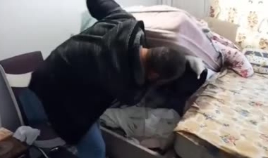 Uyuşturucu taciri bazanın altında yakalandı