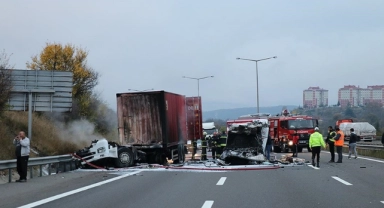 Anadolu Otoyolu'nda 2 Tır Çarpıştı
