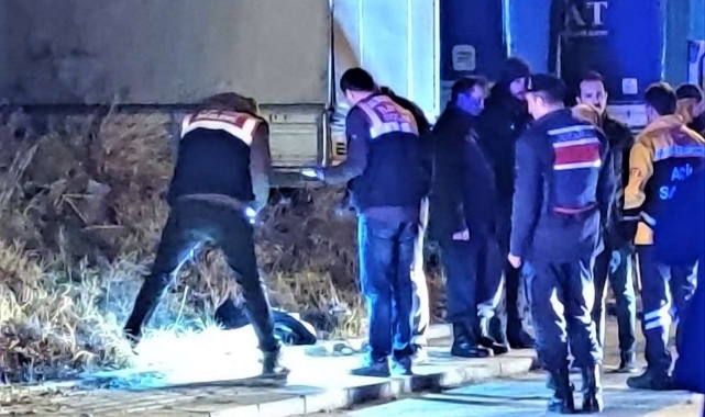 Babasını yaralayıp, karısını da bıçaklayarak öldürdü!