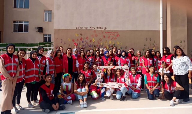 Ç.Ü Genç Kızılay Kulübü üyelerinden Kızılay Haftası etkinliği