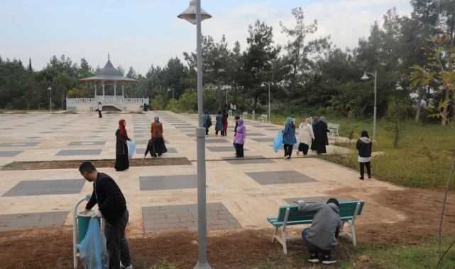 ÇÜ İlahiyat Fakültesi Öğrencilerinden Örnek Davranış