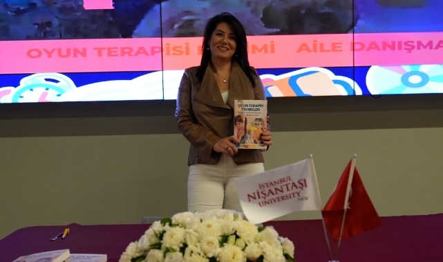 Dr. Obengül Ejder ‘Oyun Terapisi  Teknikleri’ Kitabını İmzaladı