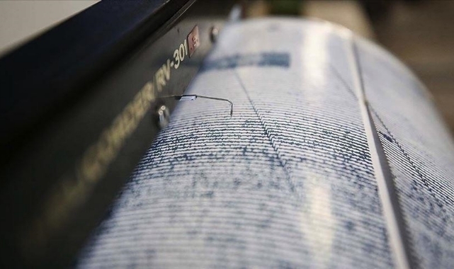 Endonezya'da 5,6 büyüklüğünde deprem! 46 kişi öldü!