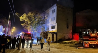 Eşiyle tartıştı, evi yaktı