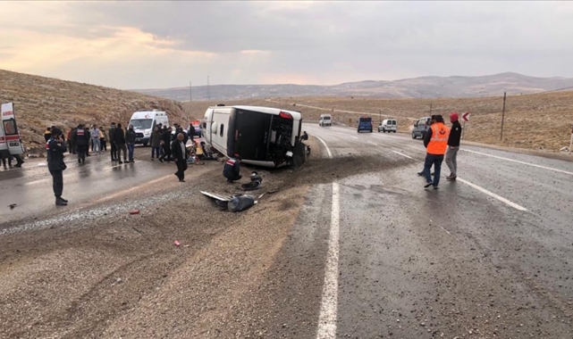 Feci kaza: 2 kişi öldü, 20 kişi yaralandı
