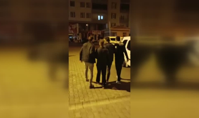 Göçmen kaçakçılığı yapan 2 şüpheli tutuklandı
