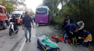 Halk otobüsü ile otomobil çarpıştı: 1 ölü, 5 yaralı