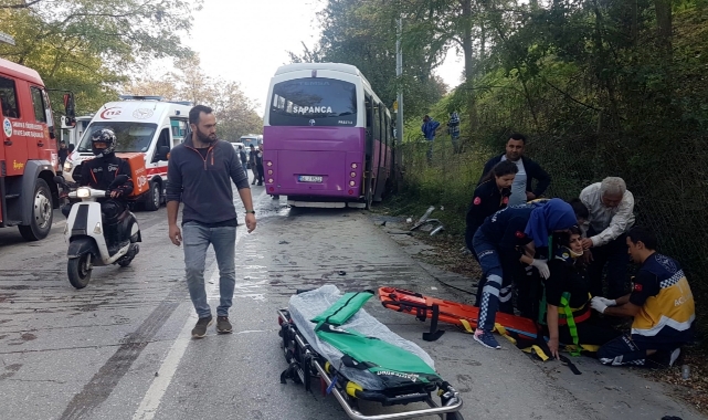 Halk otobüsü ile otomobil çarpıştı: 1 ölü, 5 yaralı