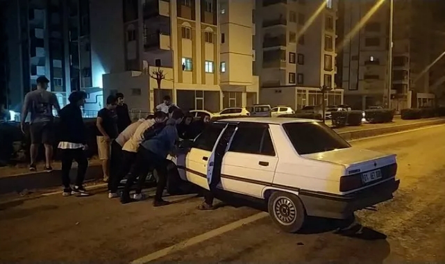İki otomobil çarpıştı: 3 yaralı