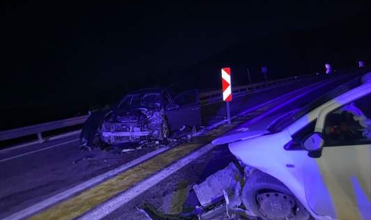 İki otomobil çarpıştı: 6 yaralı
